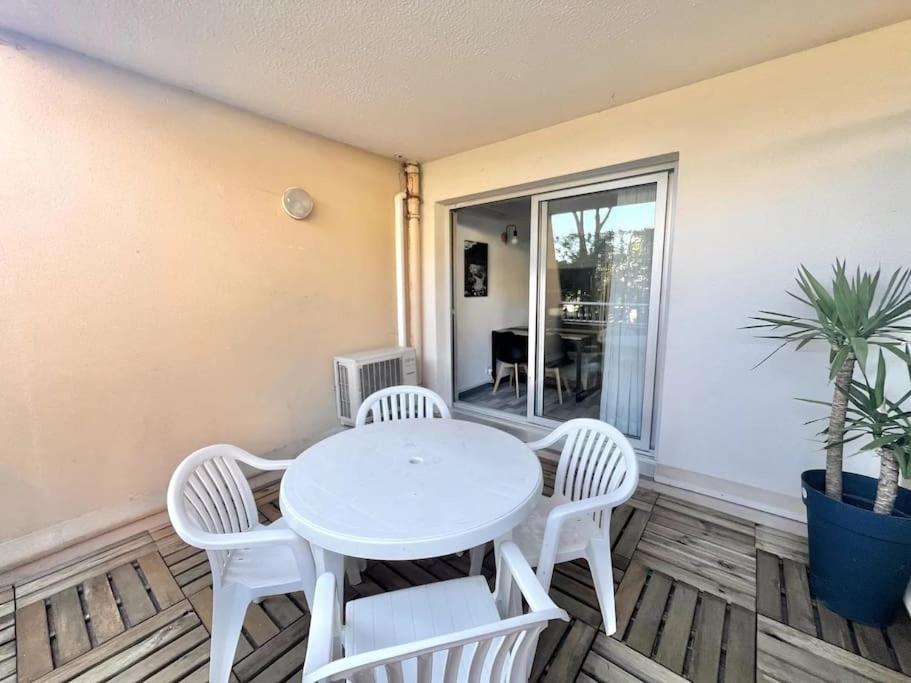 Appartement Port De Hyeres 4 Personnes Buitenkant foto